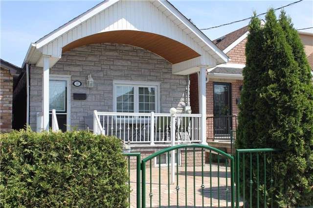 Detached House sold at 37 Avon Avenue, Toronto, Rockcliffe-Smythe, M6N3W8 - MLS: W3518846