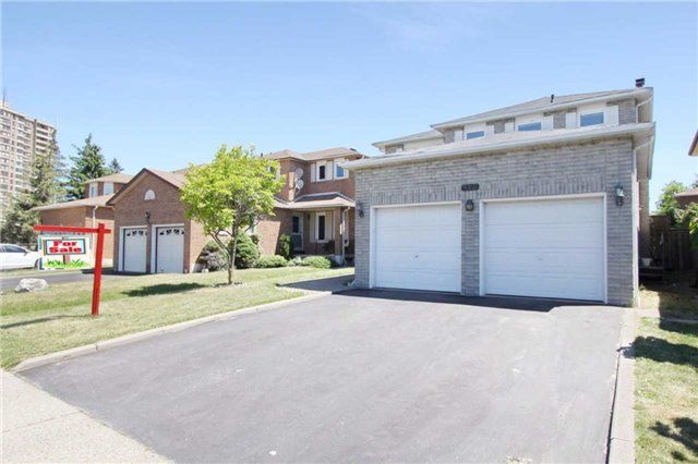 161 Havelock Dr, Brampton, L6W4G4 | Image 2
