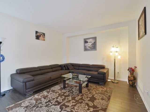605 Remembrance Rd, Brampton, L7A4L2 | Image 3