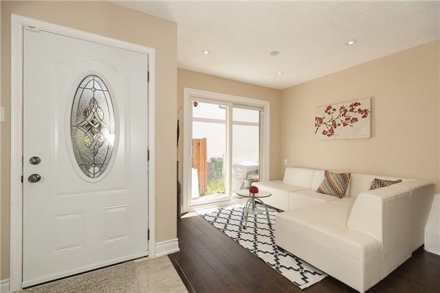 9 Bruce Beer Dr, Brampton, L6V2W7 | Image 3