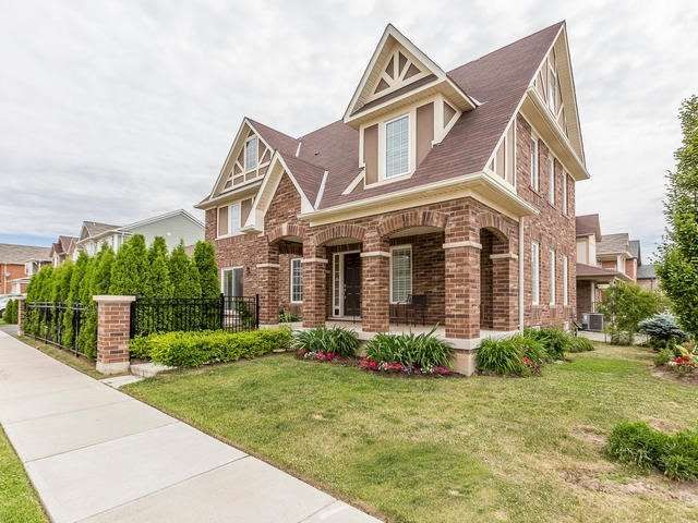 27 Dulverton Dr, Brampton, L7A0P3 | Image 2