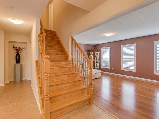 27 Dulverton Dr, Brampton, L7A0P3 | Image 3