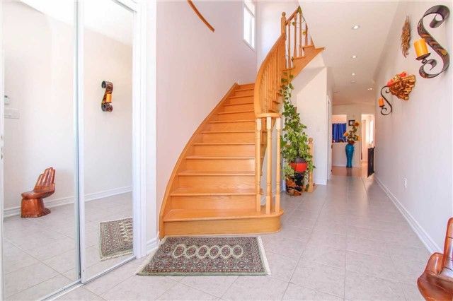 381 Queen Mary Dr, Brampton, L7A3Ti | Image 3