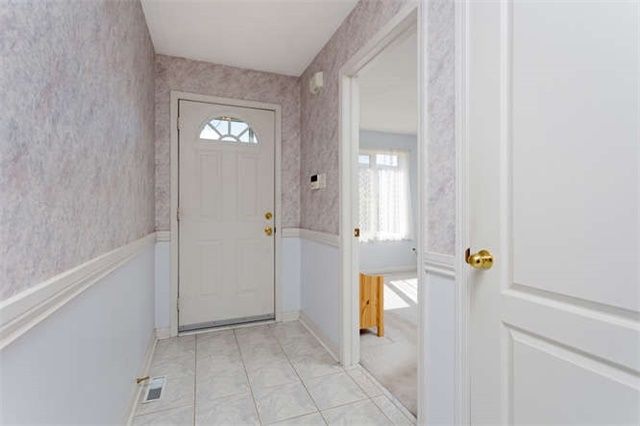 33 Atwood Ave, Halton Hills, L7G5Z9 | Image 3