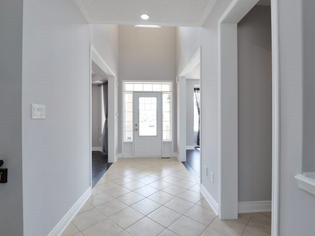 67 Veterans Dr, Brampton, L7A 0T9 | Image 2