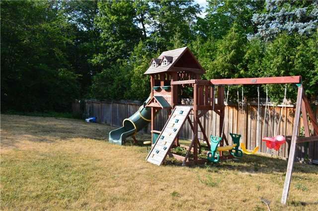 565 Wildwood Dr, Oakville, L6K1V4 | Image 2