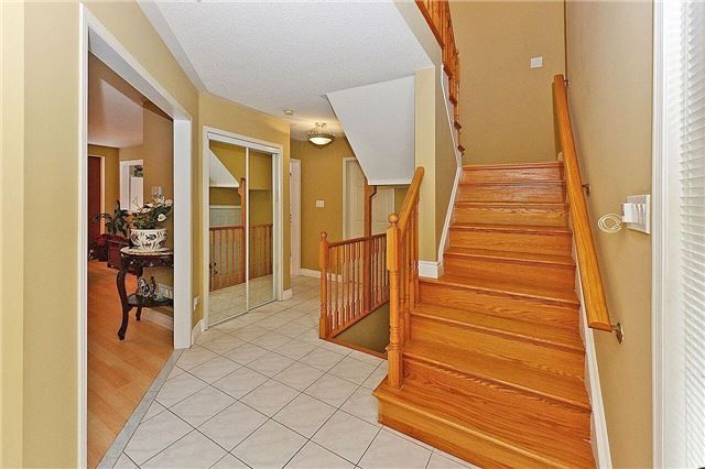 85 Vivians Cres, Brampton, L6Y4V2 | Image 2