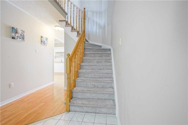 3 Sinclair Crt, Brampton, L6X4P5 | Image 3