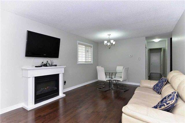 67 Talbot St, Brampton, L6X2P4 | Image 3