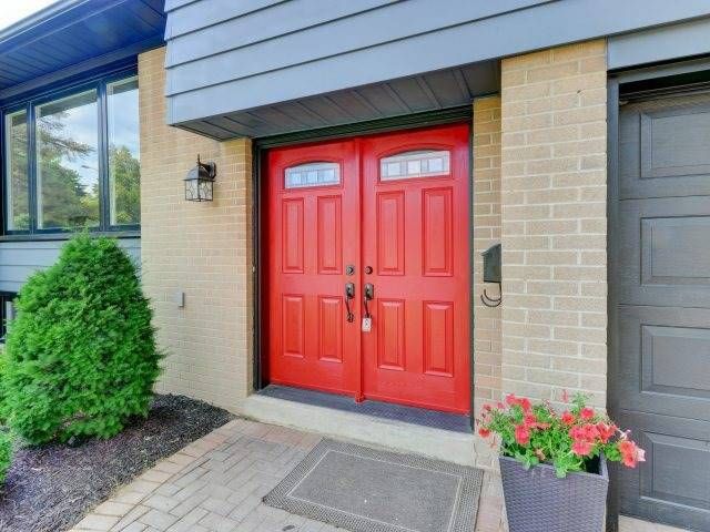 10 Farmington Dr, Brampton, L6W2V2 | Image 2