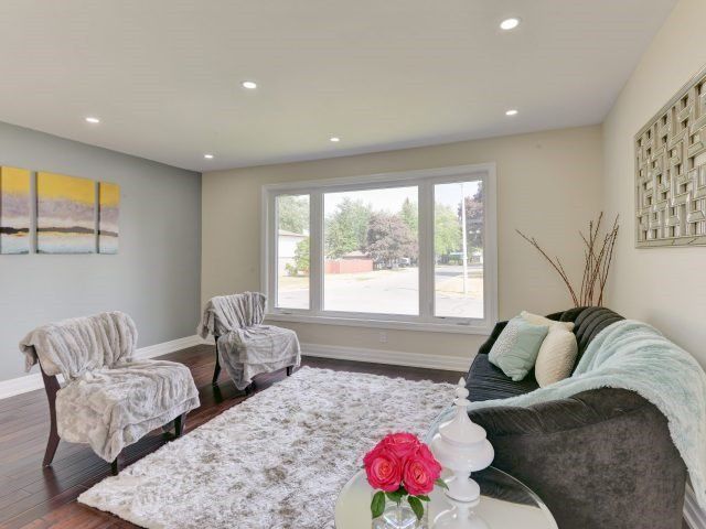 10 Farmington Dr, Brampton, L6W2V2 | Image 3