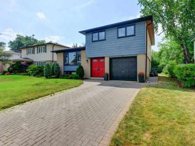 10 Farmington Dr, Brampton, L6W2V2 | Image 2