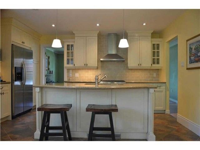 463 Avon Cres, Oakville, L6J2T2 | Image 2