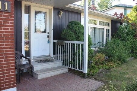 11 Dudley Pl, Brampton, L6T3C2 | Image 2