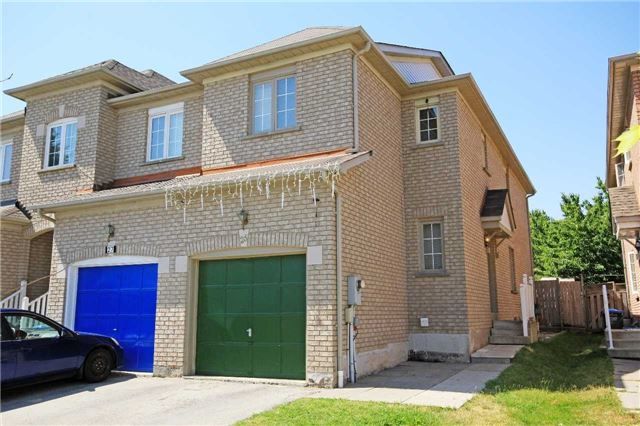25 Ural Circ, Brampton, L6R1H3 | Image 2