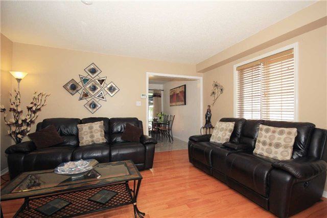25 Ural Circ, Brampton, L6R1H3 | Image 3