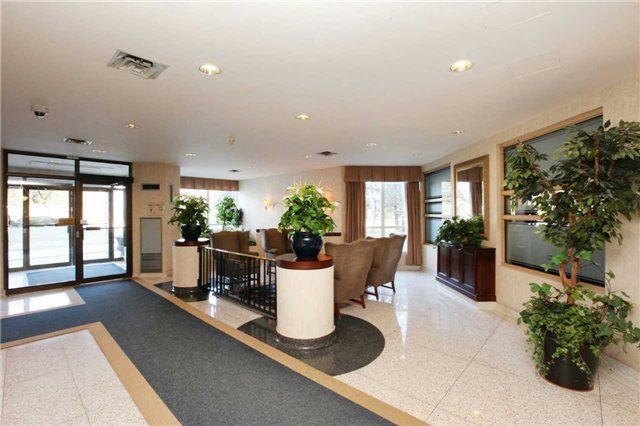 713 - 12 Laurelcrest St, Brampton, L6S5Y4 | Image 2