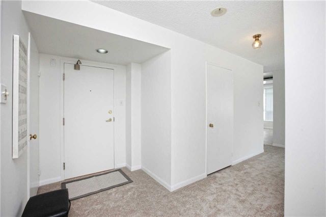 713 - 12 Laurelcrest St, Brampton, L6S5Y4 | Image 3