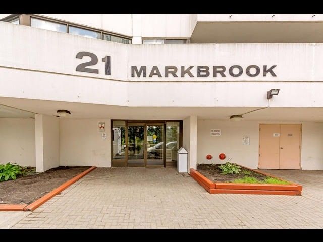 808 - 21 Markbrook Lane, Toronto, M9V5E4 | Image 2