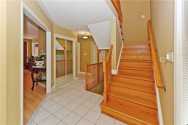 85 Vivians Cres, Brampton, L6Y4V2 | Image 2