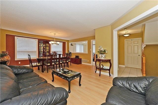 85 Vivians Cres, Brampton, L6Y4V2 | Image 3