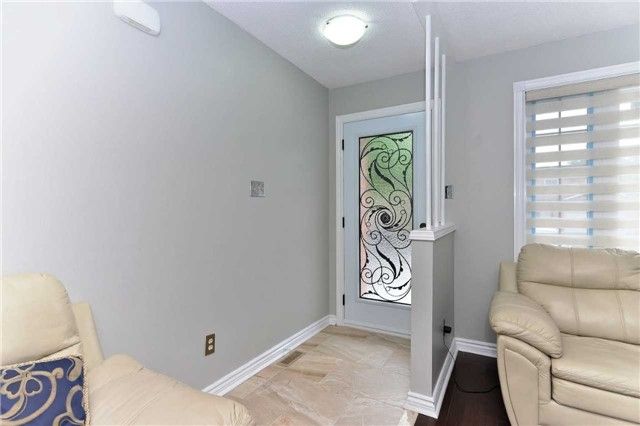 67 Talbot St, Brampton, L6X2P4 | Image 2