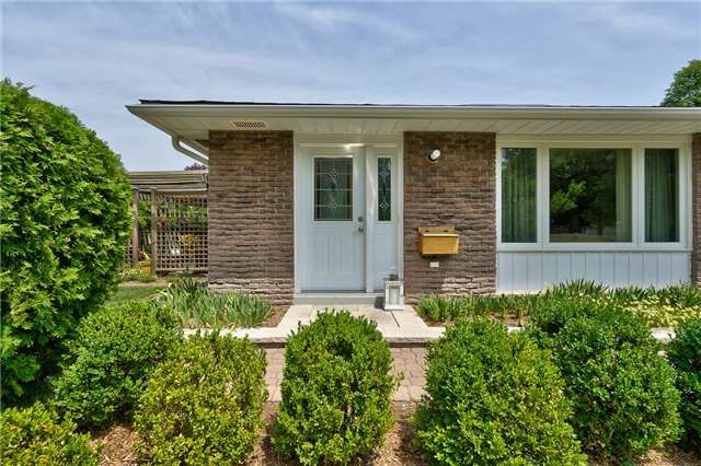 2220 Elmhurst Ave, Oakville, L6J 5G7 | Image 2