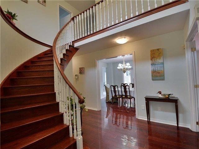 189 Martindale Ave, Oakville, L6H4H2 | Image 2