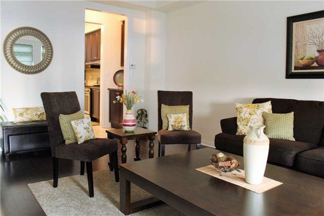 61 Yellowknife Rd, Brampton, L6R3X5 | Image 3