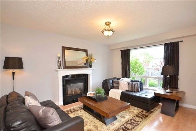 1652 Beaty Tr, Milton, L9T5Z7 | Image 2