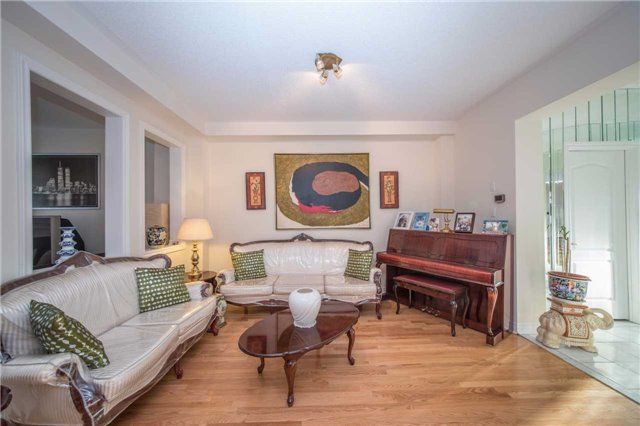 50 Saffron Cres, Brampton, L6S6H7 | Image 3