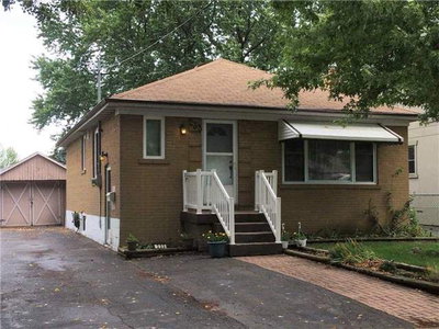 Detached House sold at 233 Beta Street, Toronto, Ontario, M8W4H7 - Alderwood - MLS: W3579551