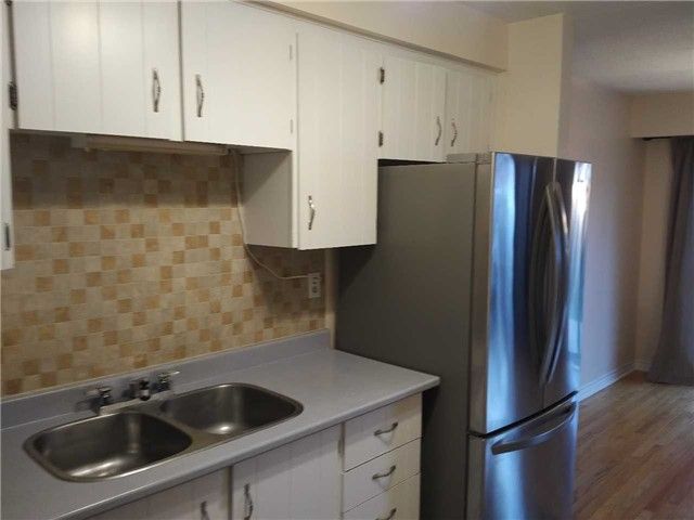 25 Baronwood Crt, Brampton, L6V3H6 | Image 2