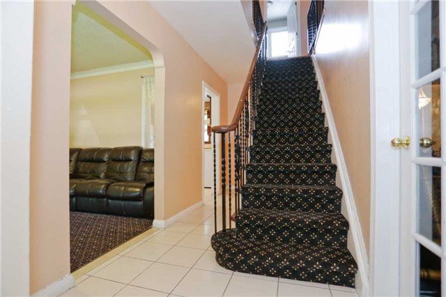 11 Sparta Rd, Toronto, M6L2M4 | Image 3