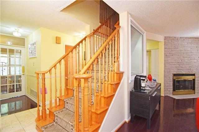 3403 Chartrand Cres, Mississauga, L5L4C6 | Image 3