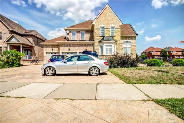 2 Calderstone Rd, Brampton, L6P2A4 | Image 2