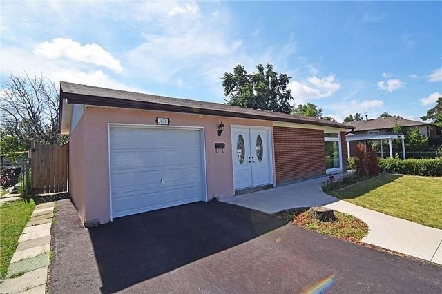 3670 Crabtree Cres, Mississauga, L4T1S6 | Image 3