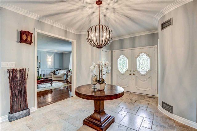 14 Bowman Ave, Brampton, L6P 0X5 | Image 2