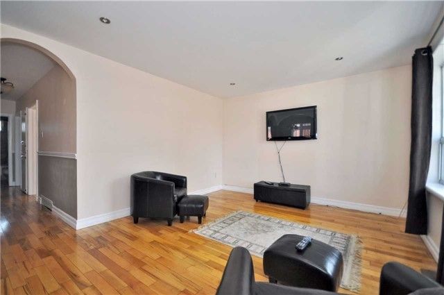 283 Lanor Ave, Toronto, M8W2R1 | Image 3