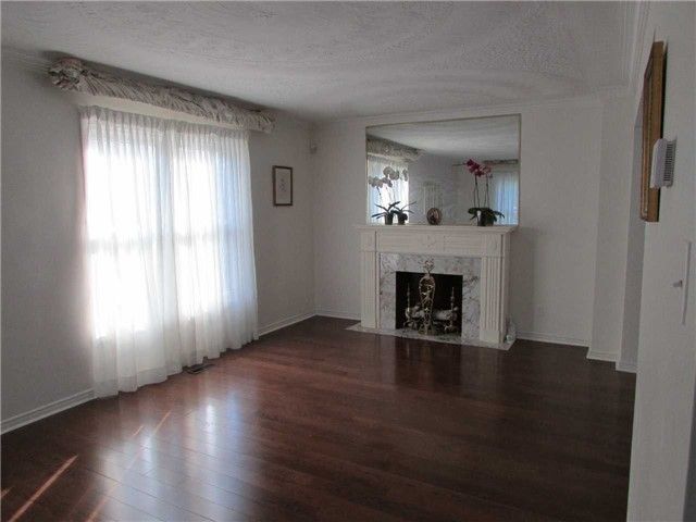 3668 Belvedere Cres, Mississauga, L5L3B4 | Image 2