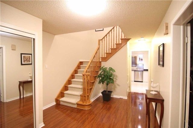 4255 Wakefield Cres, Mississauga, L5C4M5 | Image 3