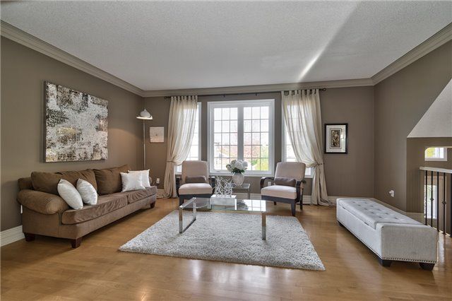 2326 Rockingham Dr, Oakville, L6H7J4 | Image 2