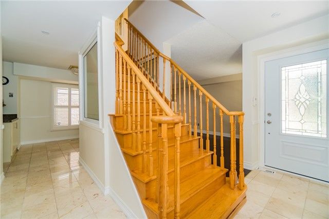 3403 Chartrand Cres, Mississauga, L5L4C6 | Image 2