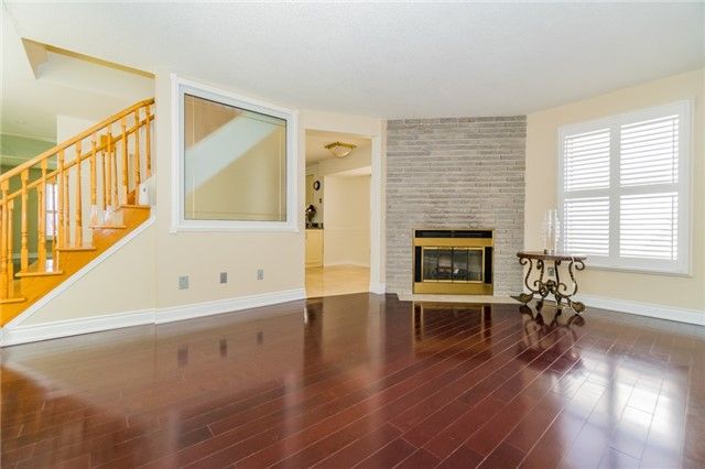 3403 Chartrand Cres, Mississauga, L5L4C6 | Image 3