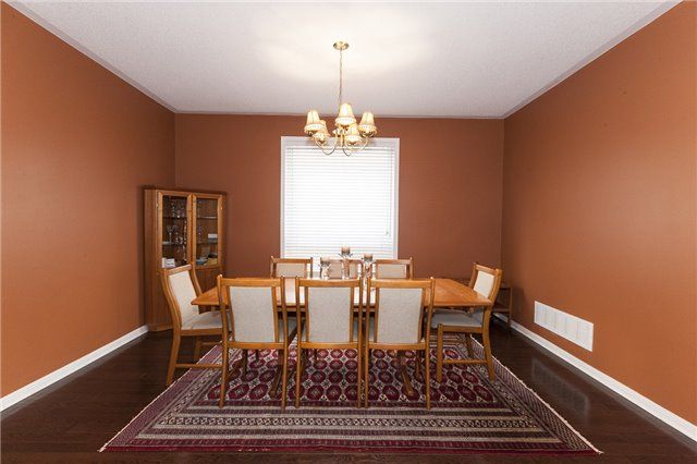 3696 Waterfall Cres, Mississauga, L5N8G8 | Image 2