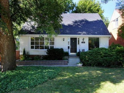Detached House sold at 1286 Kipling Avenue, Toronto, Ontario, M9B3N5 - Princess-Rosethorn - MLS: W3605270