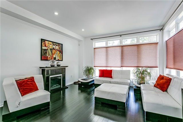 338 Woodale Ave, Oakville, L6K2N7 | Image 2