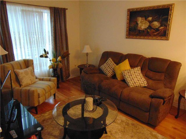 6 Beachsurf Rd, Brampton, L6R2M1 | Image 3