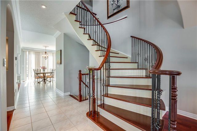 2196 Highcliffe Way, Oakville, L6M5B7 | Image 2