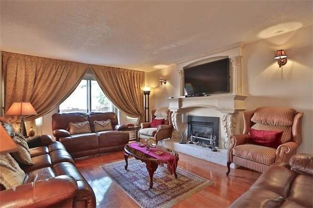 5683 Oldcastle Cres, Mississauga, L5M4X6 | Image 3